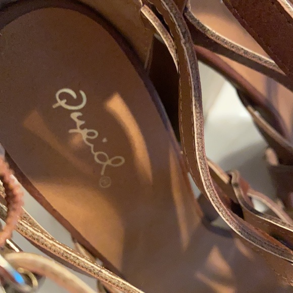 Size 9 gladiator style QUPID sandals size 9. Very good condition. - Picture 9 of 11